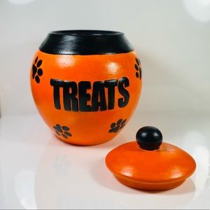 Tasty Treat Jar 🏺🐾🐕